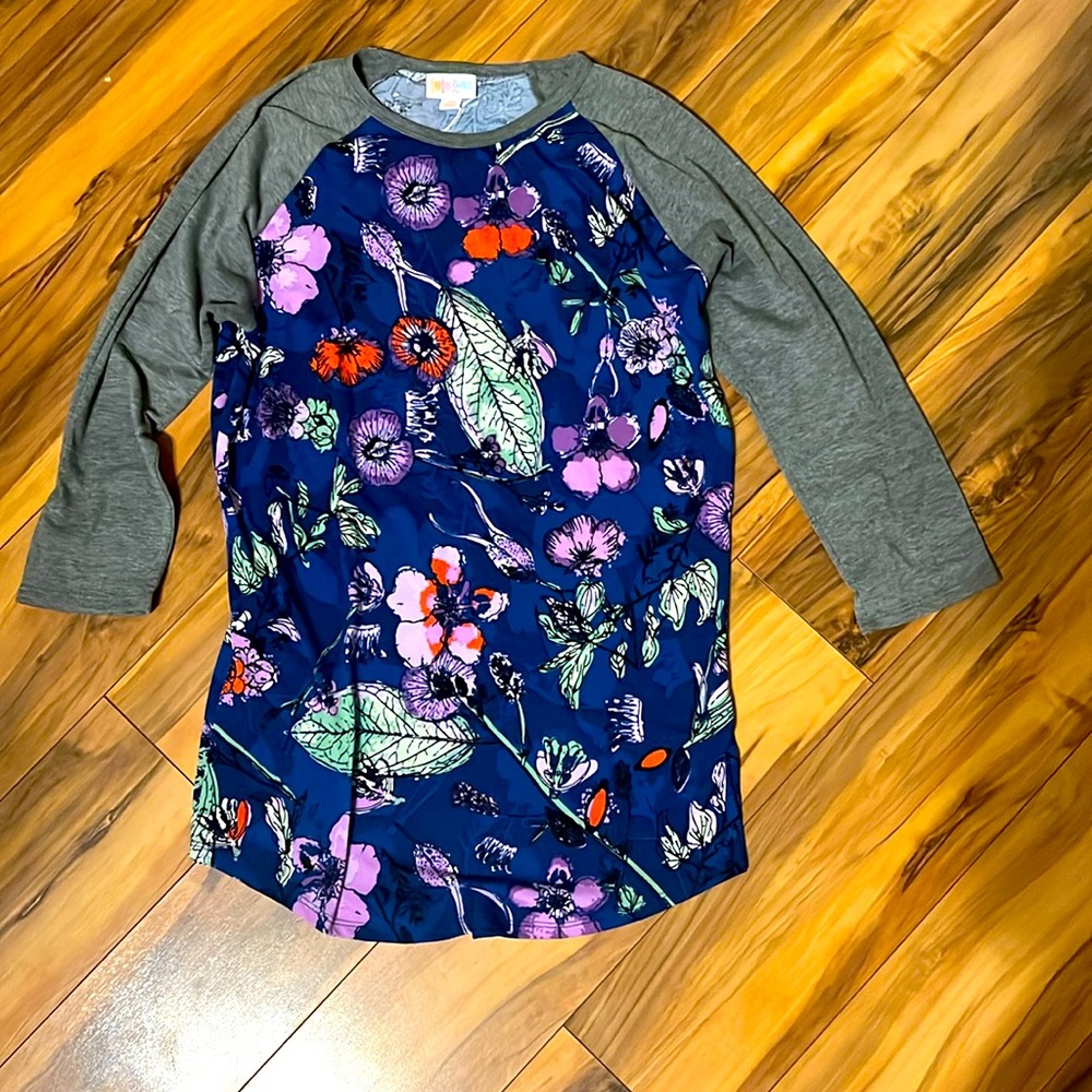XS LuLaRoe flower pattern quarter inch sleeve